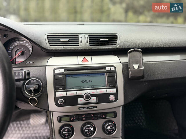 Синій Фольксваген Пассат, об'ємом двигуна 1.97 л та пробігом 295 тис. км за 5950 $, фото 30 на Automoto.ua