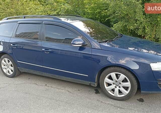 Синій Фольксваген Пассат, об'ємом двигуна 2 л та пробігом 273 тис. км за 6500 $, фото 58 на Automoto.ua