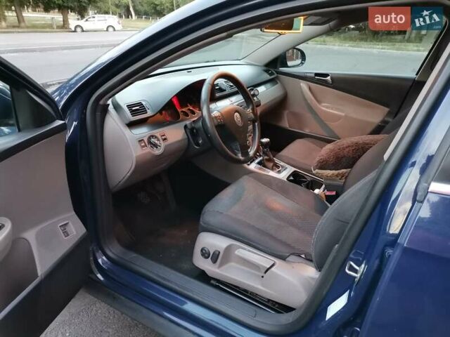 Синий Фольксваген Пассат, объемом двигателя 2 л и пробегом 224 тыс. км за 4400 $, фото 6 на Automoto.ua