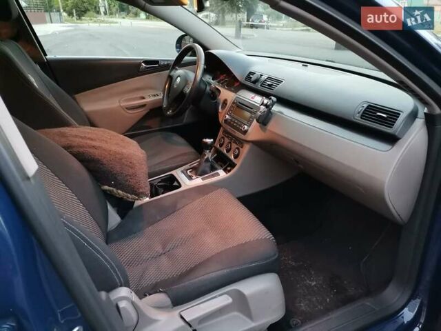 Синий Фольксваген Пассат, объемом двигателя 2 л и пробегом 224 тыс. км за 4400 $, фото 7 на Automoto.ua