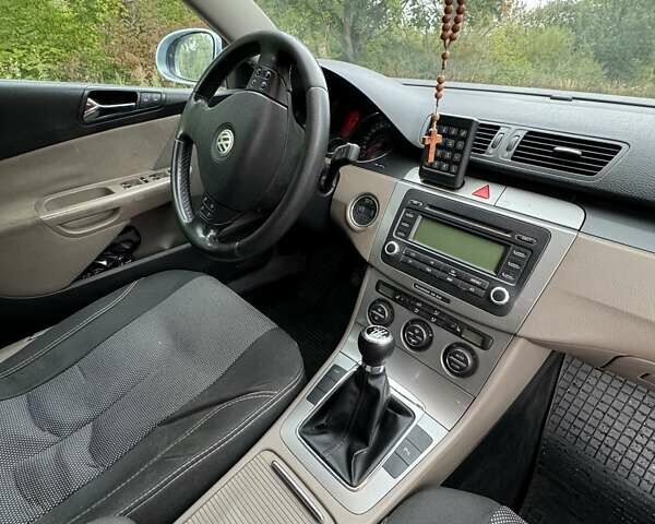 Синий Фольксваген Пассат, объемом двигателя 1.97 л и пробегом 288 тыс. км за 5400 $, фото 18 на Automoto.ua