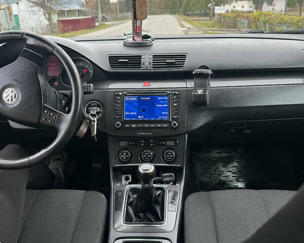 Синий Фольксваген Пассат, объемом двигателя 1.97 л и пробегом 250 тыс. км за 4700 $, фото 12 на Automoto.ua