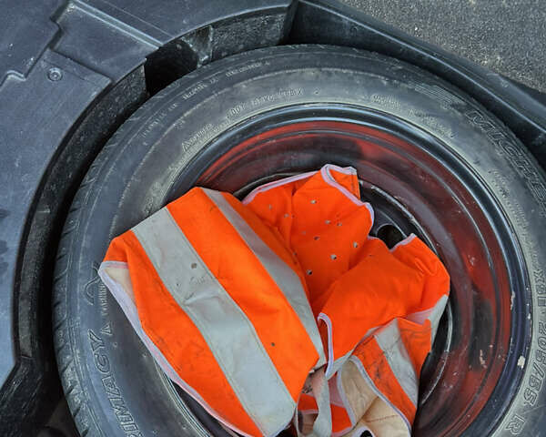 Фольксваген Пассат 2006 в Ужгороде на Automoto.ua Синий Фольксваген Пассат, объемом двигателя 1.6 л и пробегом 228 тыс. км за 4950 $, фото 3 на Automoto.ua