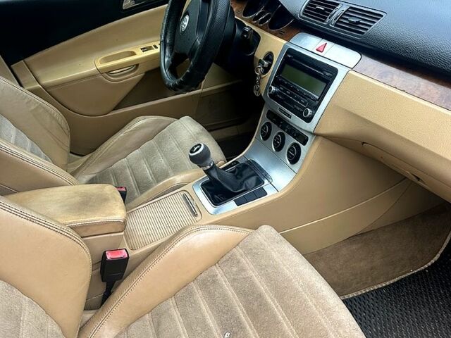 Синий Фольксваген Пассат, объемом двигателя 2 л и пробегом 258 тыс. км за 4500 $, фото 5 на Automoto.ua