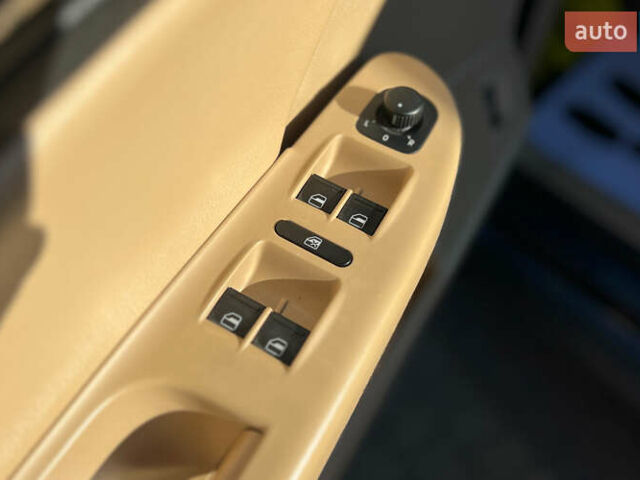 Синій Фольксваген Пассат, об'ємом двигуна 2 л та пробігом 350 тис. км за 5400 $, фото 15 на Automoto.ua