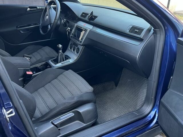 Синій Фольксваген Пассат, об'ємом двигуна 2 л та пробігом 350 тис. км за 5200 $, фото 22 на Automoto.ua