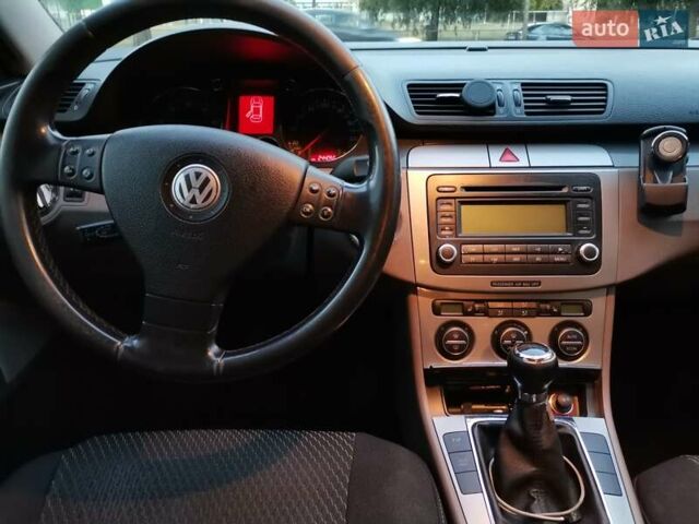 Синий Фольксваген Пассат, объемом двигателя 2 л и пробегом 224 тыс. км за 4400 $, фото 9 на Automoto.ua