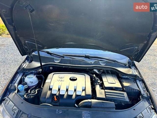 Синий Фольксваген Пассат, объемом двигателя 2 л и пробегом 317 тыс. км за 5950 $, фото 7 на Automoto.ua