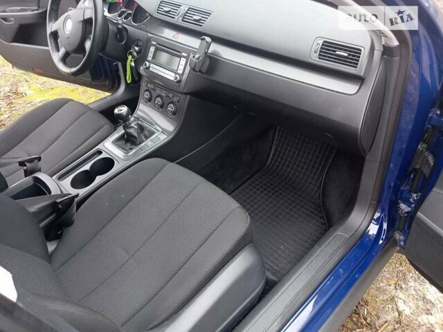 Синий Фольксваген Пассат, объемом двигателя 1.6 л и пробегом 235 тыс. км за 6900 $, фото 9 на Automoto.ua