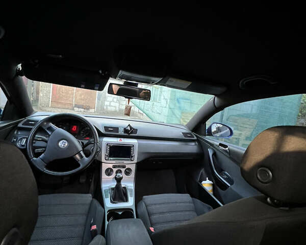 Синий Фольксваген Пассат, объемом двигателя 1.97 л и пробегом 350 тыс. км за 5200 $, фото 7 на Automoto.ua