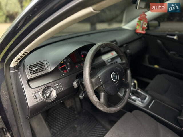 Синій Фольксваген Пассат, об'ємом двигуна 1.97 л та пробігом 295 тис. км за 5950 $, фото 26 на Automoto.ua