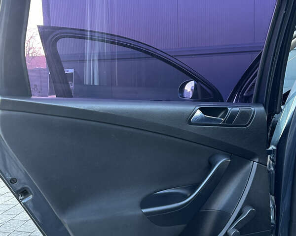 Фольксваген Пассат 2006 в Ужгороде на Automoto.ua Синий Фольксваген Пассат, объемом двигателя 1.6 л и пробегом 228 тыс. км за 4950 $, фото 6 на Automoto.ua