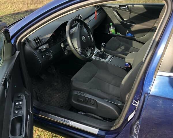 Синий Фольксваген Пассат, объемом двигателя 1.97 л и пробегом 346 тыс. км за 5650 $, фото 12 на Automoto.ua