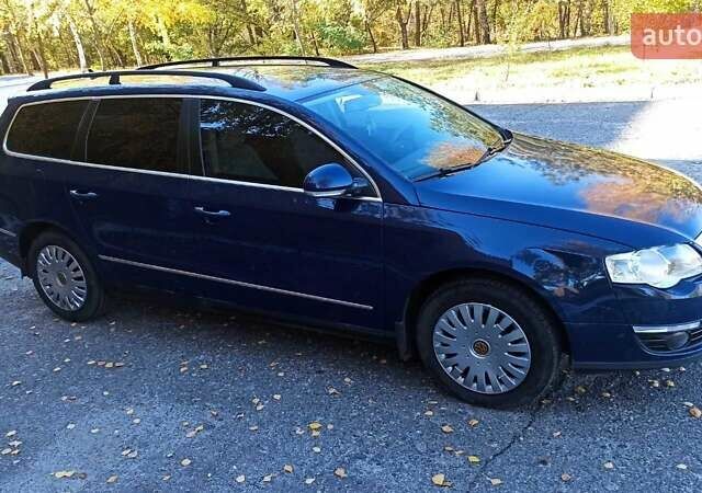 Синий Фольксваген Пассат, объемом двигателя 2 л и пробегом 265 тыс. км за 7100 $, фото 4 на Automoto.ua