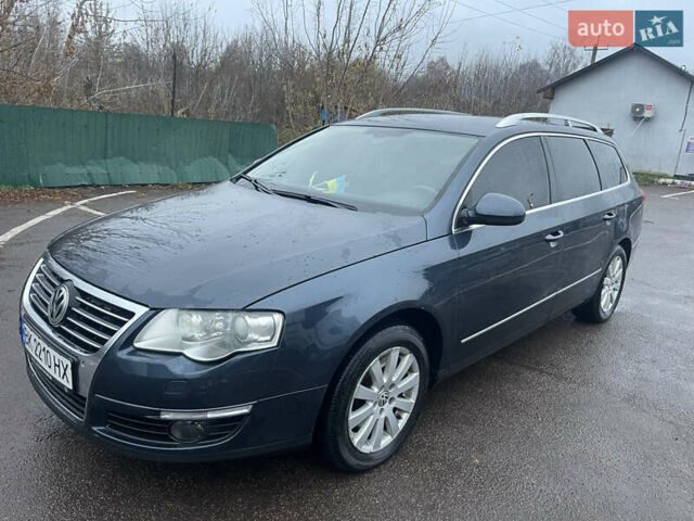 Синій Фольксваген Пассат, об'ємом двигуна 2 л та пробігом 328 тис. км за 7100 $, фото 5 на Automoto.ua