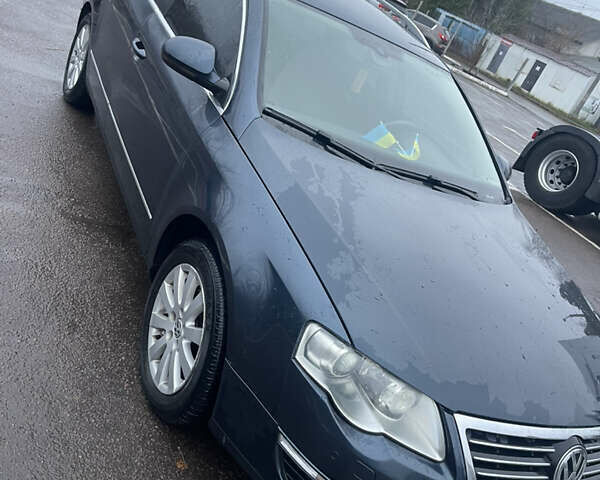 Синій Фольксваген Пассат, об'ємом двигуна 2 л та пробігом 328 тис. км за 7100 $, фото 4 на Automoto.ua