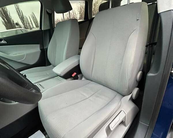 Синий Фольксваген Пассат, объемом двигателя 1.97 л и пробегом 329 тыс. км за 5900 $, фото 14 на Automoto.ua