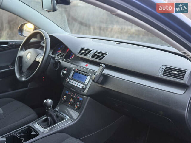 Синій Фольксваген Пассат, об'ємом двигуна 1.6 л та пробігом 193 тис. км за 6600 $, фото 18 на Automoto.ua