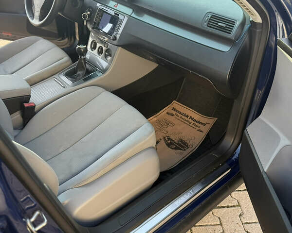 Синій Фольксваген Пассат, об'ємом двигуна 1.97 л та пробігом 325 тис. км за 5500 $, фото 7 на Automoto.ua