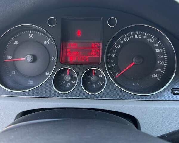 Синий Фольксваген Пассат, объемом двигателя 1.97 л и пробегом 264 тыс. км за 6700 $, фото 4 на Automoto.ua