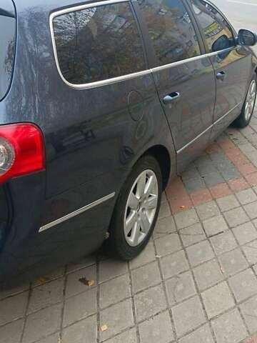 Синий Фольксваген Пассат, объемом двигателя 2 л и пробегом 300 тыс. км за 5500 $, фото 3 на Automoto.ua