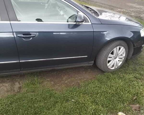 Синий Фольксваген Пассат, объемом двигателя 1.97 л и пробегом 252 тыс. км за 7100 $, фото 10 на Automoto.ua