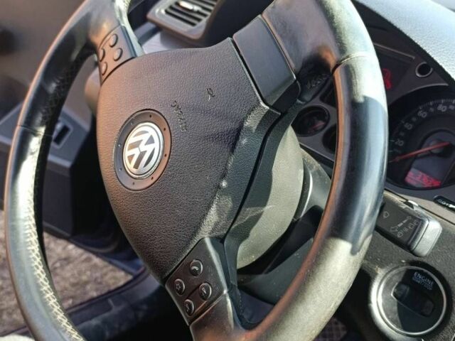 Синий Фольксваген Пассат, объемом двигателя 2 л и пробегом 400 тыс. км за 3300 $, фото 6 на Automoto.ua