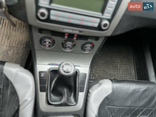 Синий Фольксваген Пассат, объемом двигателя 1.97 л и пробегом 283 тыс. км за 4500 $, фото 8 на Automoto.ua