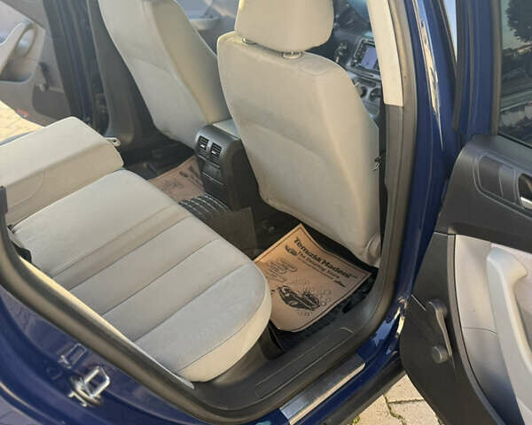 Синій Фольксваген Пассат, об'ємом двигуна 1.97 л та пробігом 325 тис. км за 5500 $, фото 9 на Automoto.ua