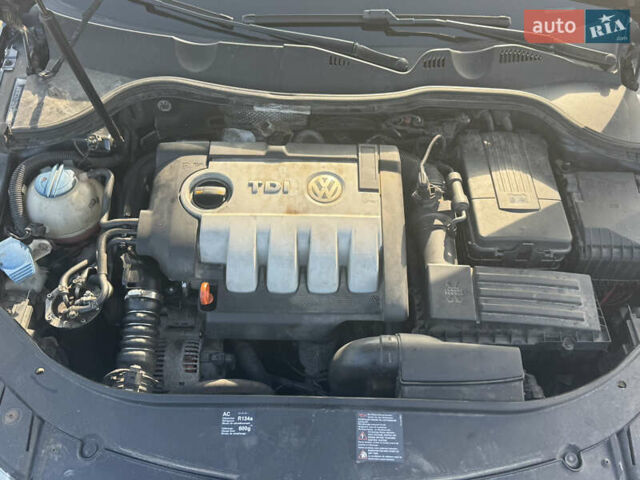 Синий Фольксваген Пассат, объемом двигателя 1.97 л и пробегом 340 тыс. км за 6800 $, фото 25 на Automoto.ua