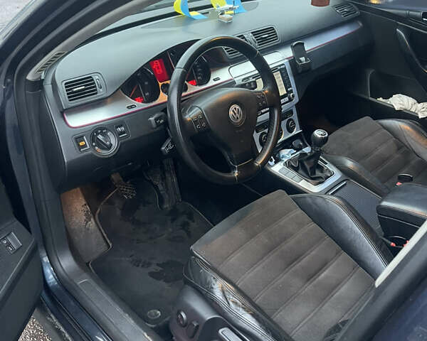 Синій Фольксваген Пассат, об'ємом двигуна 2 л та пробігом 328 тис. км за 7100 $, фото 17 на Automoto.ua