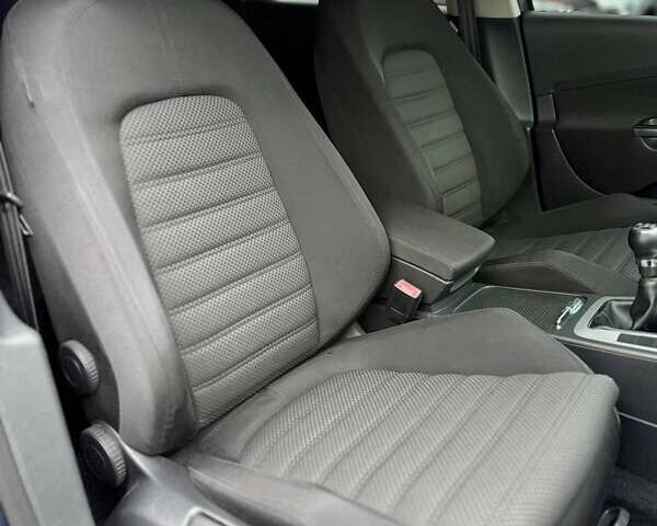 Синий Фольксваген Пассат, объемом двигателя 1.98 л и пробегом 234 тыс. км за 5499 $, фото 24 на Automoto.ua