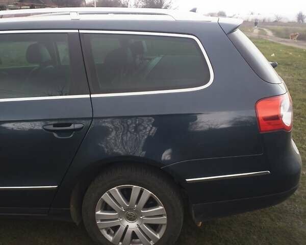 Синий Фольксваген Пассат, объемом двигателя 1.97 л и пробегом 252 тыс. км за 7100 $, фото 4 на Automoto.ua