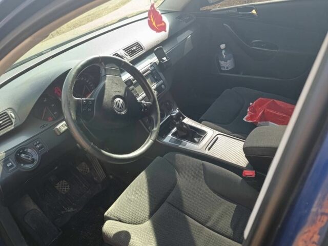 Синий Фольксваген Пассат, объемом двигателя 2 л и пробегом 390 тыс. км за 3500 $, фото 4 на Automoto.ua