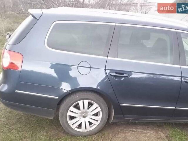 Синий Фольксваген Пассат, объемом двигателя 1.97 л и пробегом 252 тыс. км за 7100 $, фото 12 на Automoto.ua