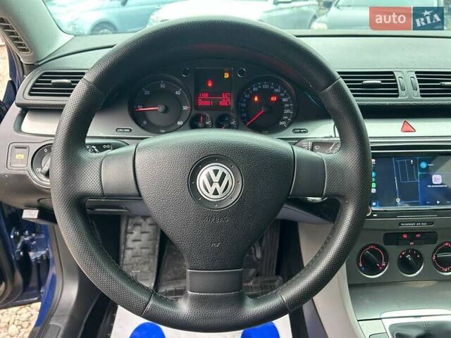 Синий Фольксваген Пассат, объемом двигателя 1.97 л и пробегом 329 тыс. км за 5900 $, фото 16 на Automoto.ua