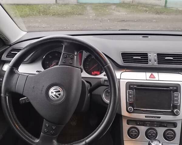 Синий Фольксваген Пассат, объемом двигателя 1.97 л и пробегом 252 тыс. км за 7100 $, фото 7 на Automoto.ua