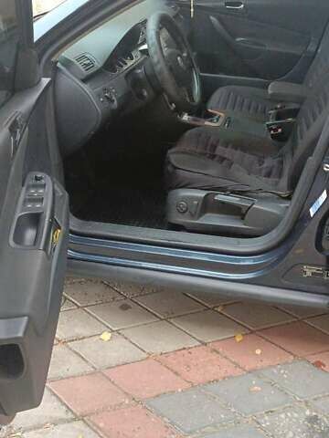 Синий Фольксваген Пассат, объемом двигателя 2 л и пробегом 300 тыс. км за 5500 $, фото 2 на Automoto.ua