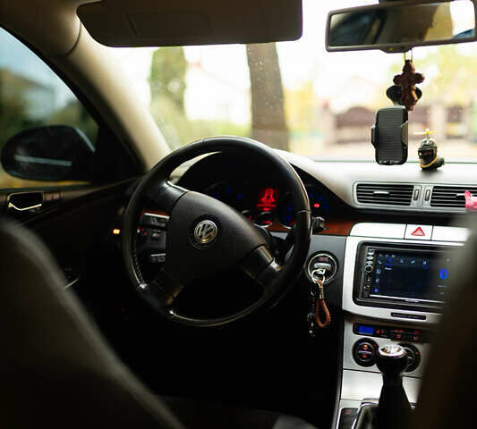 Синий Фольксваген Пассат, объемом двигателя 2 л и пробегом 284 тыс. км за 6400 $, фото 53 на Automoto.ua