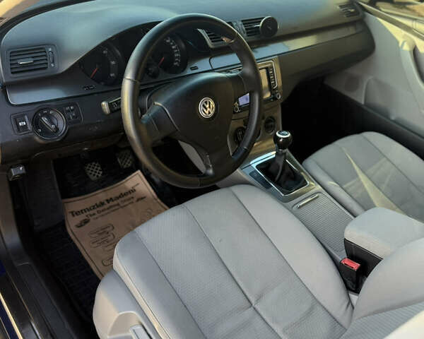 Синій Фольксваген Пассат, об'ємом двигуна 1.97 л та пробігом 325 тис. км за 5500 $, фото 6 на Automoto.ua