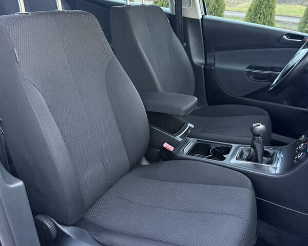 Синій Фольксваген Пассат, об'ємом двигуна 1.6 л та пробігом 193 тис. км за 6600 $, фото 22 на Automoto.ua