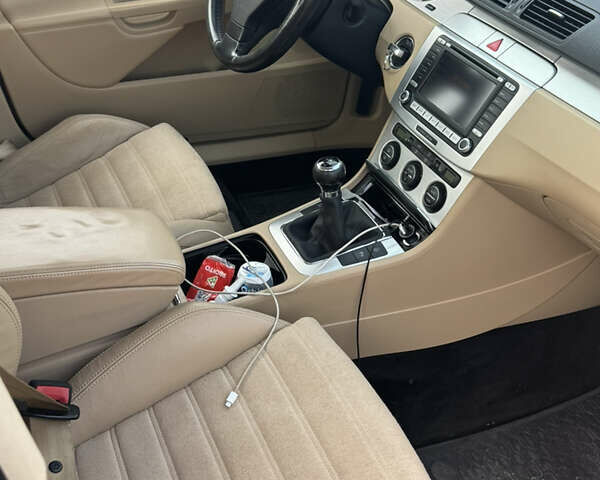 Синий Фольксваген Пассат, объемом двигателя 1.97 л и пробегом 340 тыс. км за 6800 $, фото 10 на Automoto.ua