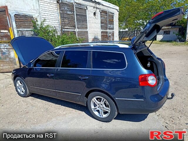 Синій Фольксваген Пассат, об'ємом двигуна 2 л та пробігом 270 тис. км за 8100 $, фото 4 на Automoto.ua