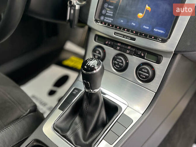 Синий Фольксваген Пассат, объемом двигателя 1.98 л и пробегом 265 тыс. км за 4990 $, фото 13 на Automoto.ua