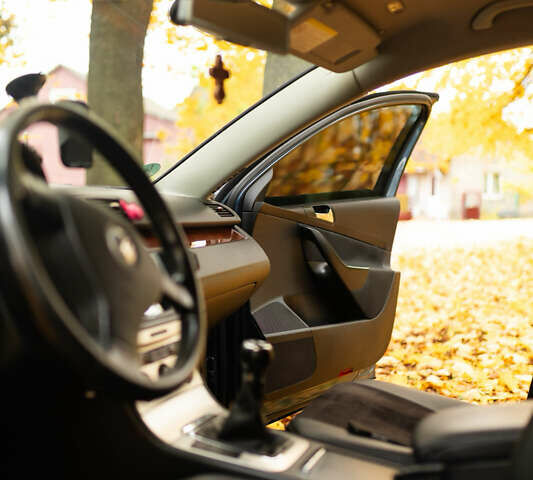 Синий Фольксваген Пассат, объемом двигателя 2 л и пробегом 284 тыс. км за 6400 $, фото 39 на Automoto.ua