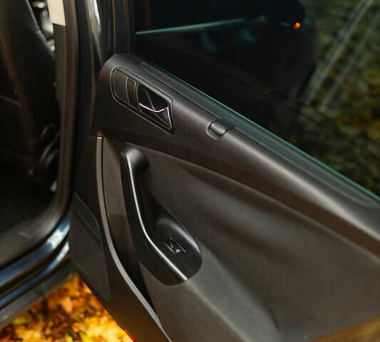 Синий Фольксваген Пассат, объемом двигателя 2 л и пробегом 284 тыс. км за 6400 $, фото 59 на Automoto.ua