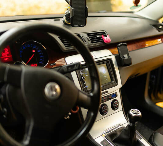 Синий Фольксваген Пассат, объемом двигателя 2 л и пробегом 284 тыс. км за 6400 $, фото 41 на Automoto.ua