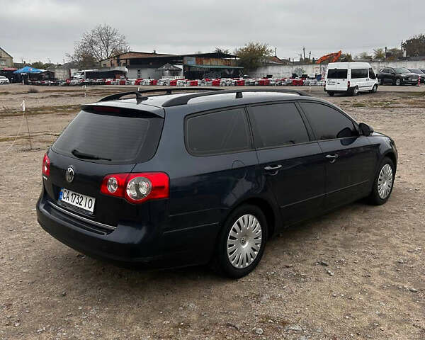 Синій Фольксваген Пассат, об'ємом двигуна 1.6 л та пробігом 243 тис. км за 5899 $, фото 3 на Automoto.ua