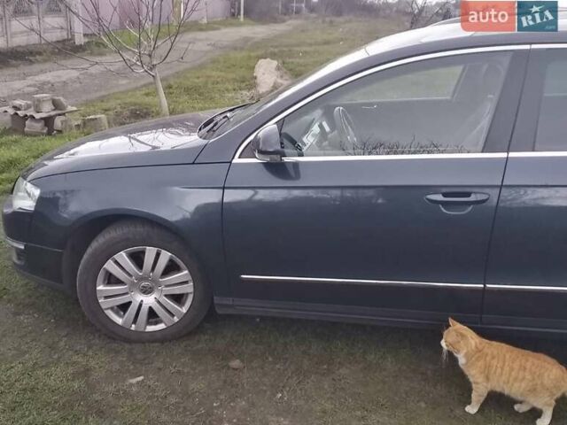 Синий Фольксваген Пассат, объемом двигателя 1.97 л и пробегом 252 тыс. км за 7100 $, фото 9 на Automoto.ua