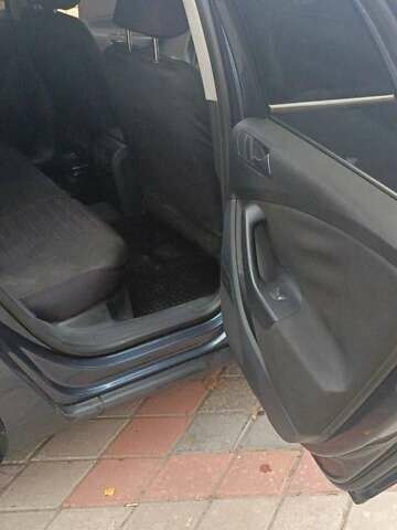 Синий Фольксваген Пассат, объемом двигателя 2 л и пробегом 300 тыс. км за 5500 $, фото 9 на Automoto.ua